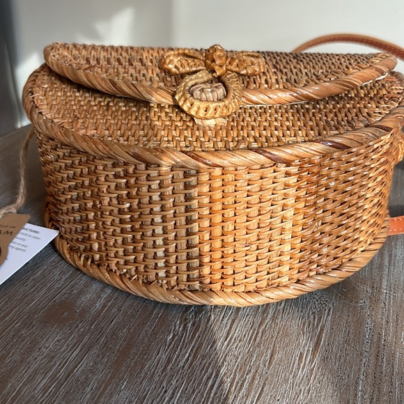 NWT Flap Over Saddle Woven Bag - Picture 8 of 8
